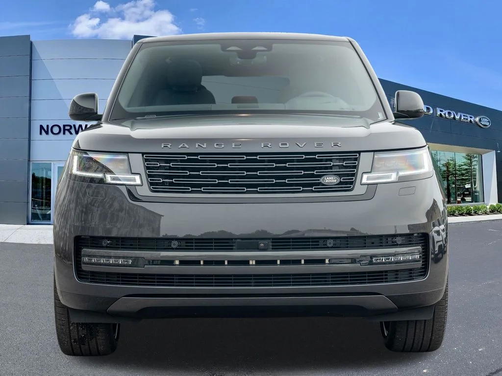 New 2026 Carpathian Grey Land Rover SE image 2
