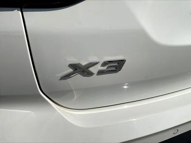 Used 2022 White BMW sDrive30i image 26