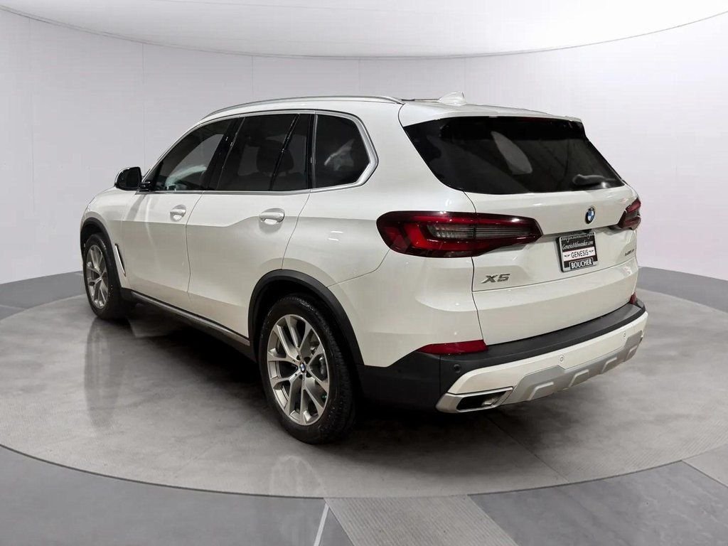 Used 2022 White Metallic BMW xDrive40i image 5