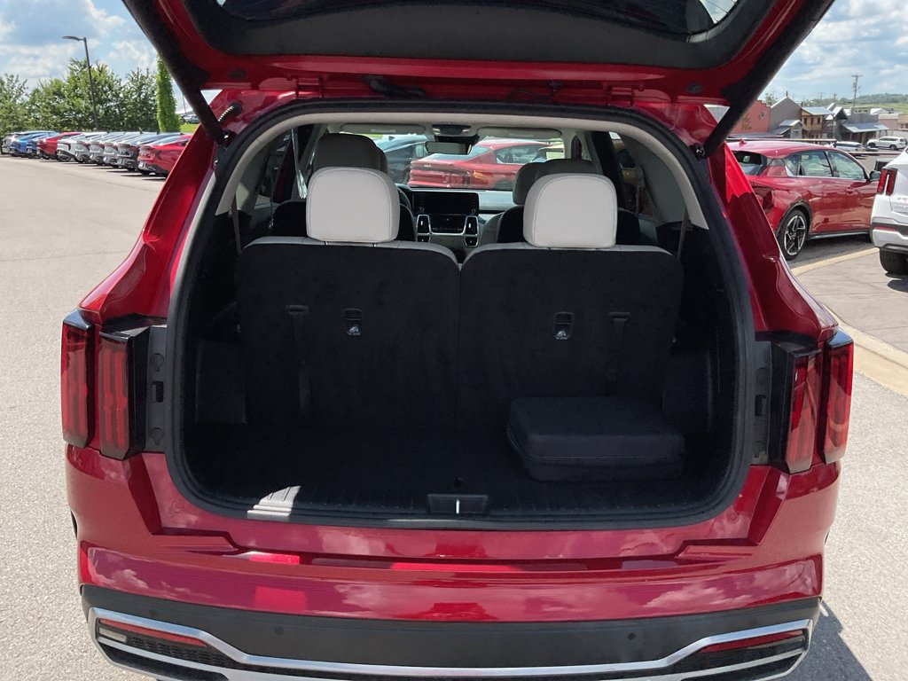 Used 2022 Runway Red Kia SX image 18