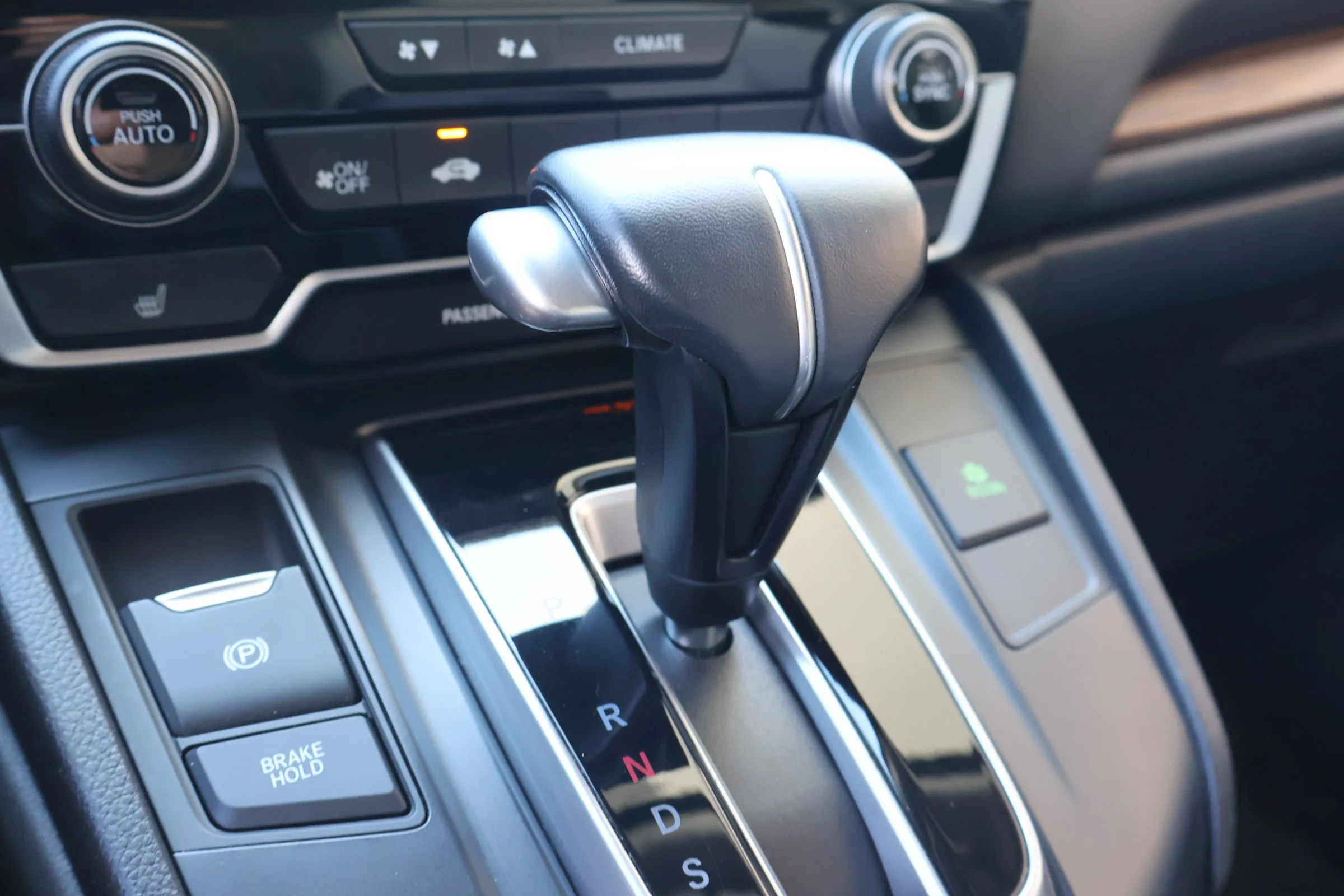 Used 2018 Modern Steel Metallic Honda Touring image 25