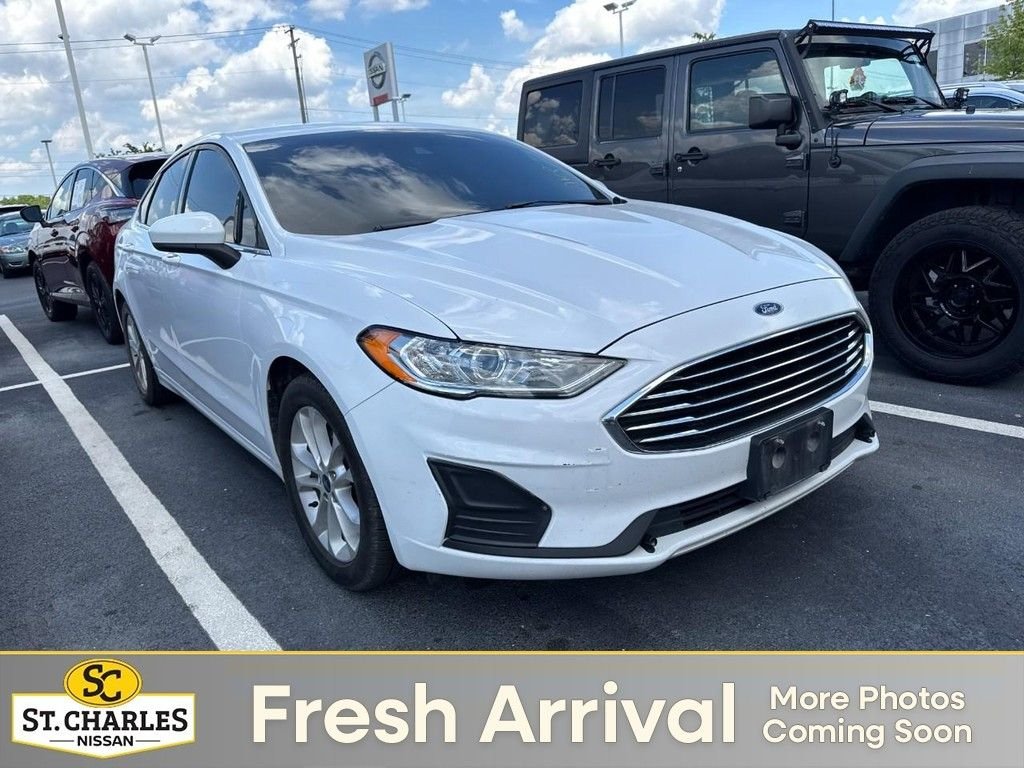 Used 2020 White Ford SE image 1