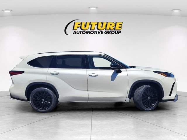 Used 2023 Beige Toyota Limited image 3