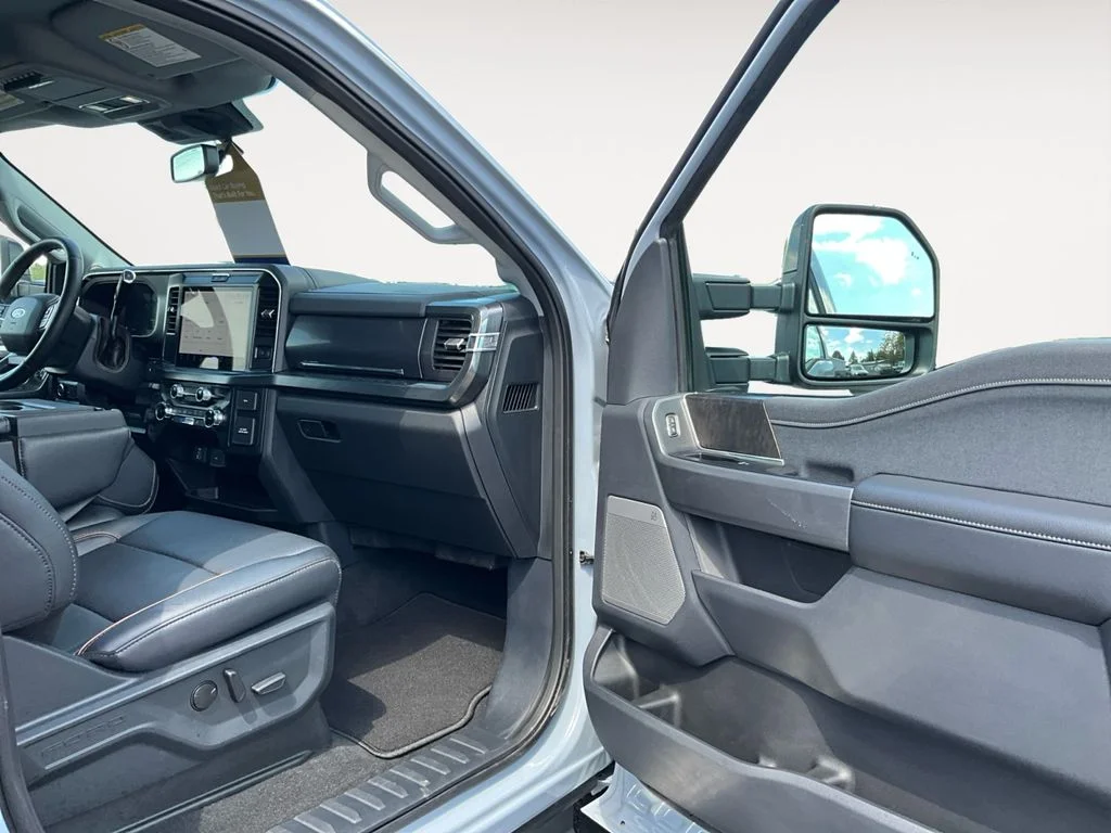 Used 2025 Glacier Grey Metallic Tri-Coat Ford LARIAT image 9