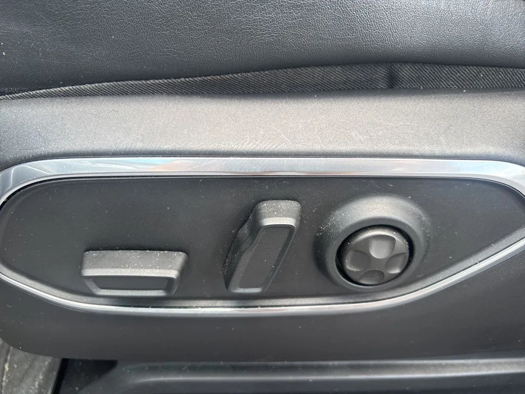 Used 2022 White Jeep Series III image 10