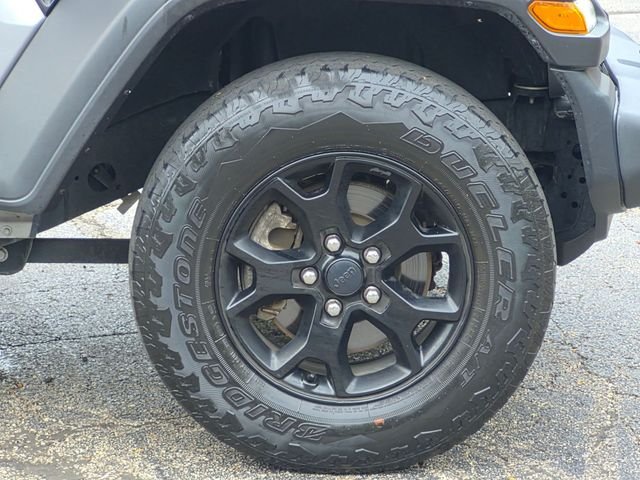 Used 2021 Silver Jeep Unlimited Sport image 9