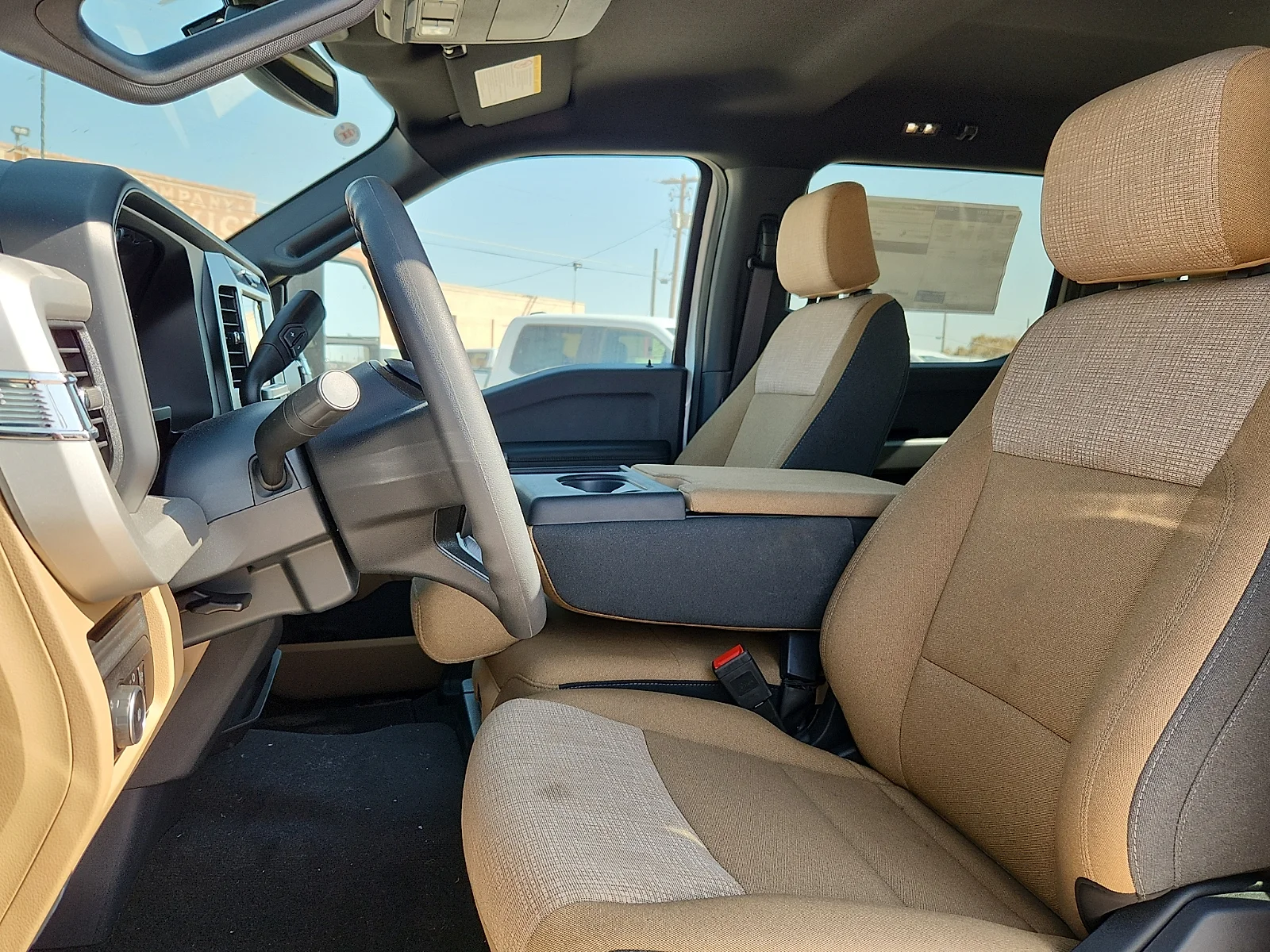 New 2027 Oxford White Ford XLT image 17