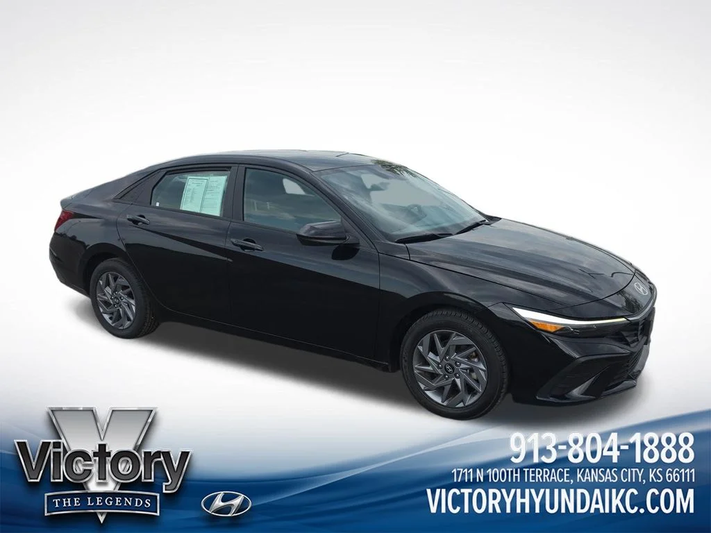Used 2024 Black Hyundai SEL image 7