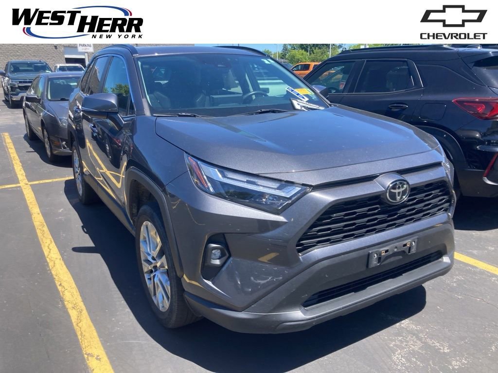 Used 2022 Gy Toyota XLE Premium image 1