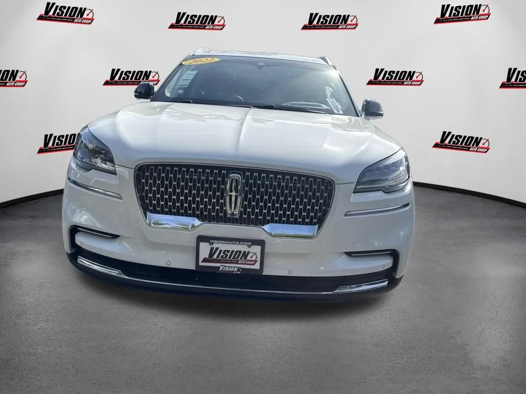Used 2022 White Lincoln Reserve image 2