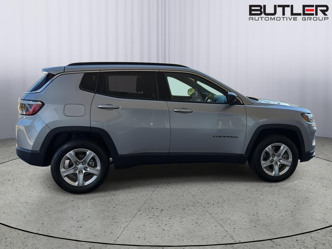 Used 2024  Jeep Latitude image 7