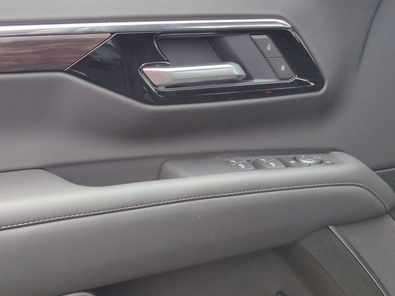 2026 Chevrolet Suburban LS - Photo 23