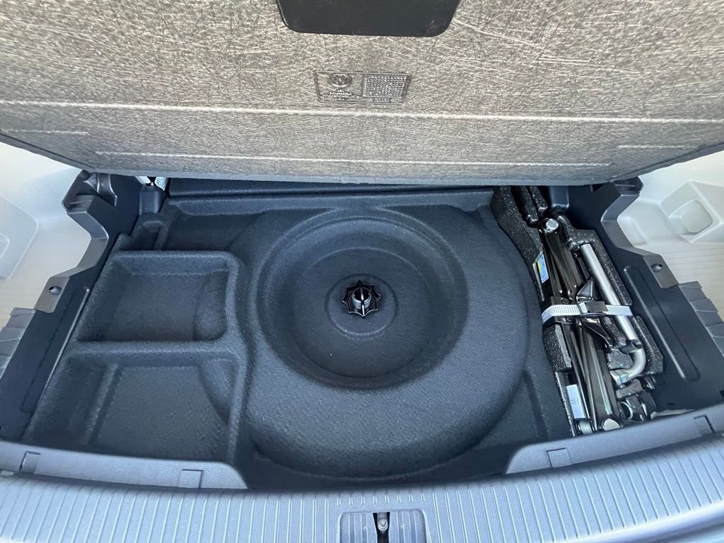 New 2026 White/off-white Volkswagen 2.0T SE image 29