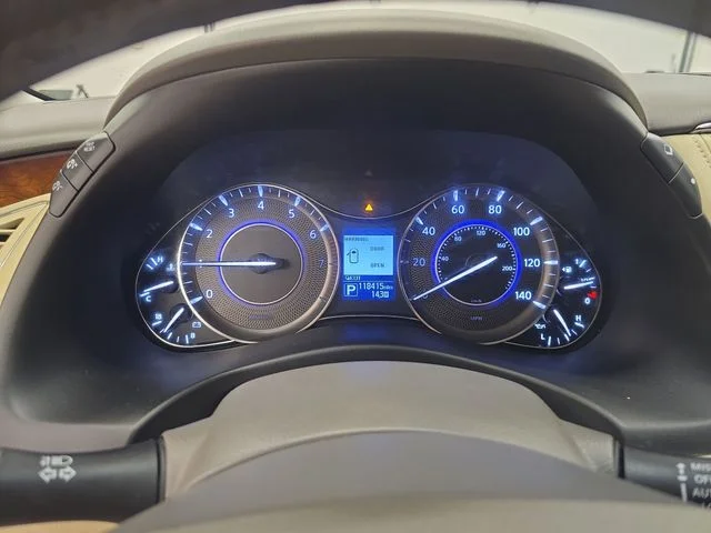 Used 2017 White INFINITI Base image 37