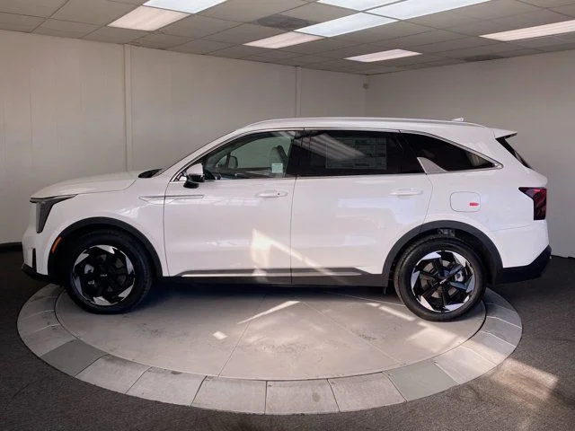 New 2026 Snow White Pearl Kia EX image 2