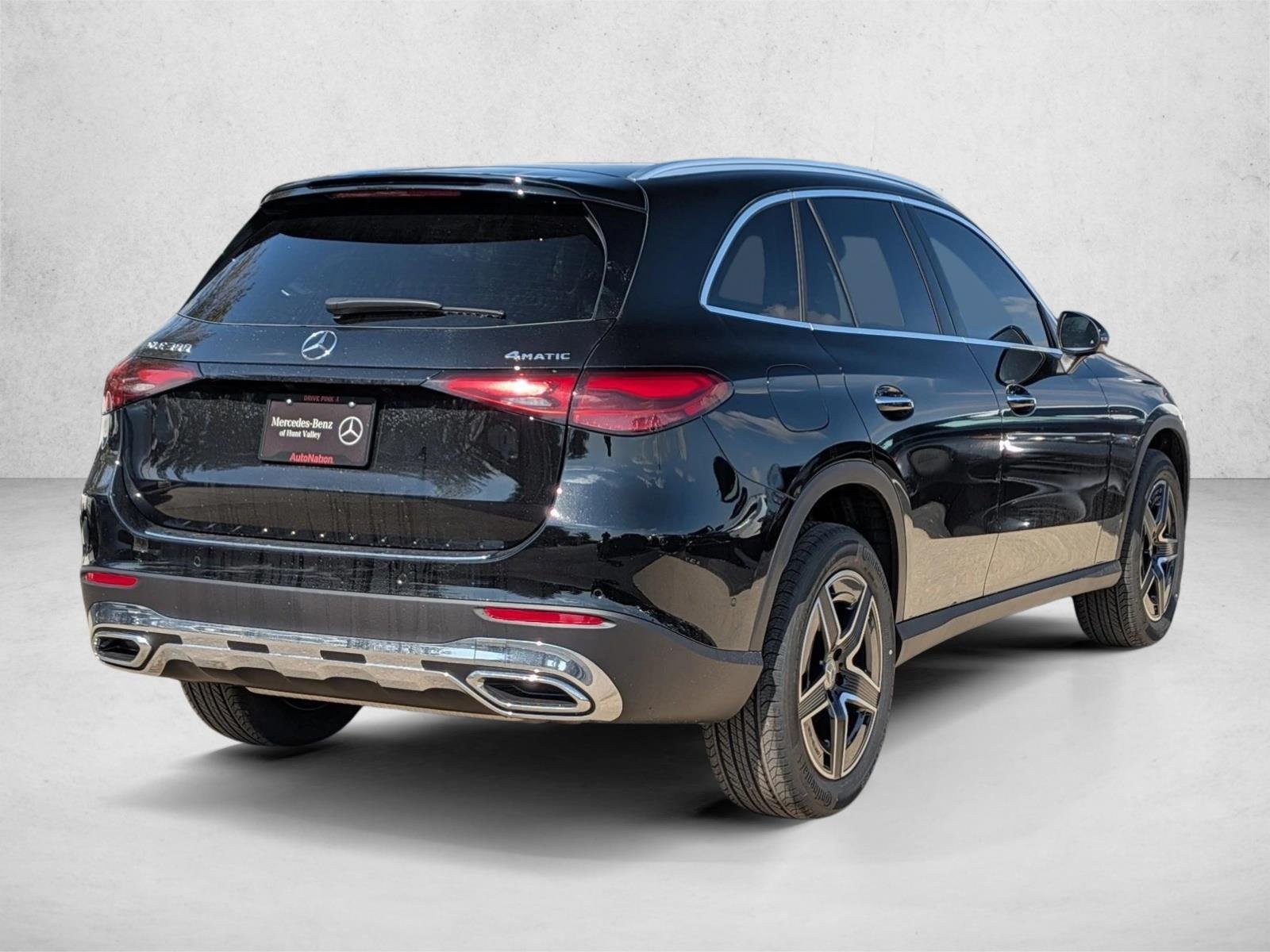 New 2026 Black Mercedes-Benz GLC300 image 2