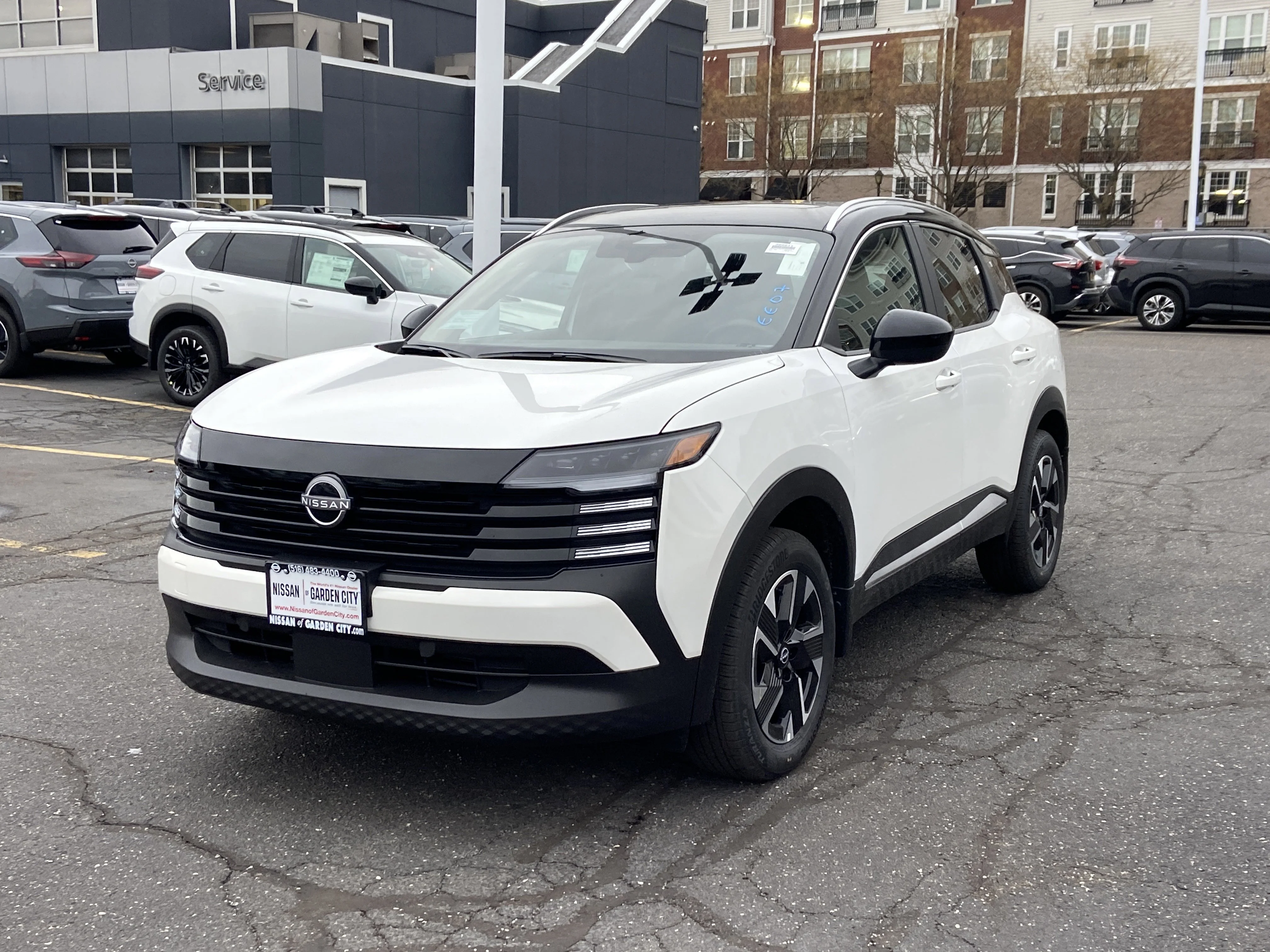 New 2026 Aspen White Tricoat/Super Black Nissan SV image 7