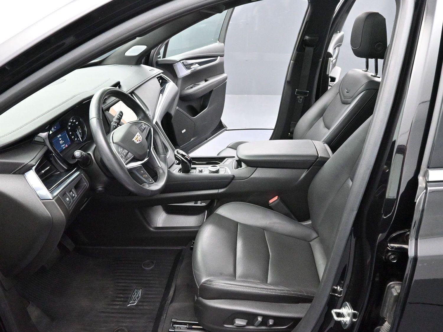 Used 2025 Stellar Black Metallic Cadillac Premium Luxury image 12