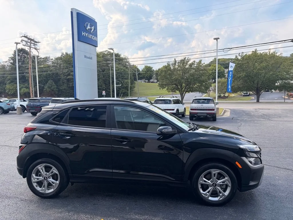 Used 2023 Abyss Black Per Hyundai SEL image 4