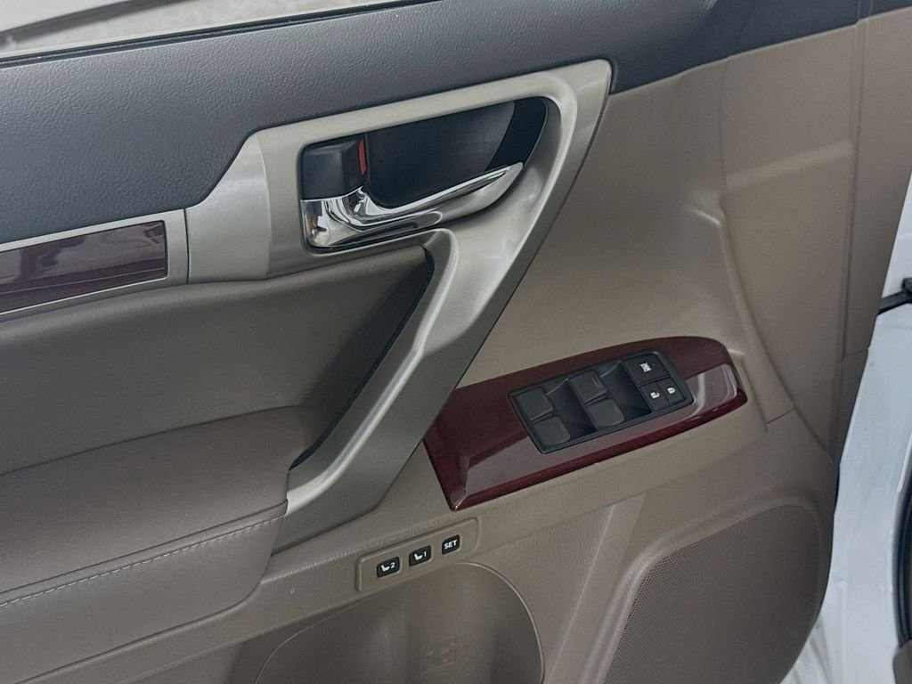 Used 2019 Starfire Pearl Lexus Premium image 21