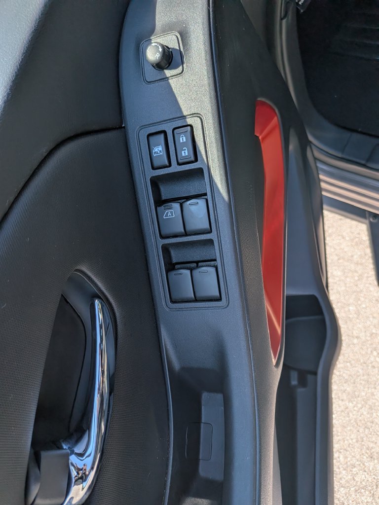 Used 2022  Nissan PRO-X image 10