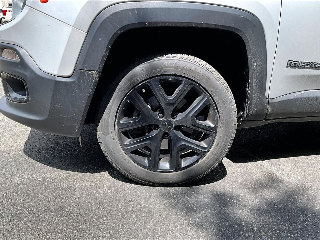 Used 2017 Glacier Metallic Jeep Altitude image 4