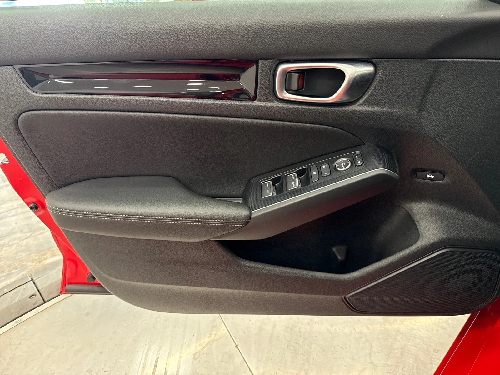 Used 2024 Rallye Red Honda Touring CVT image 34