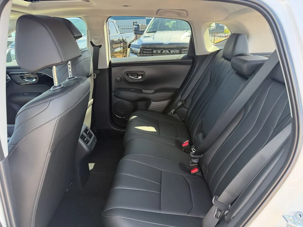 New 2026 Platinum White Acura Base image 24