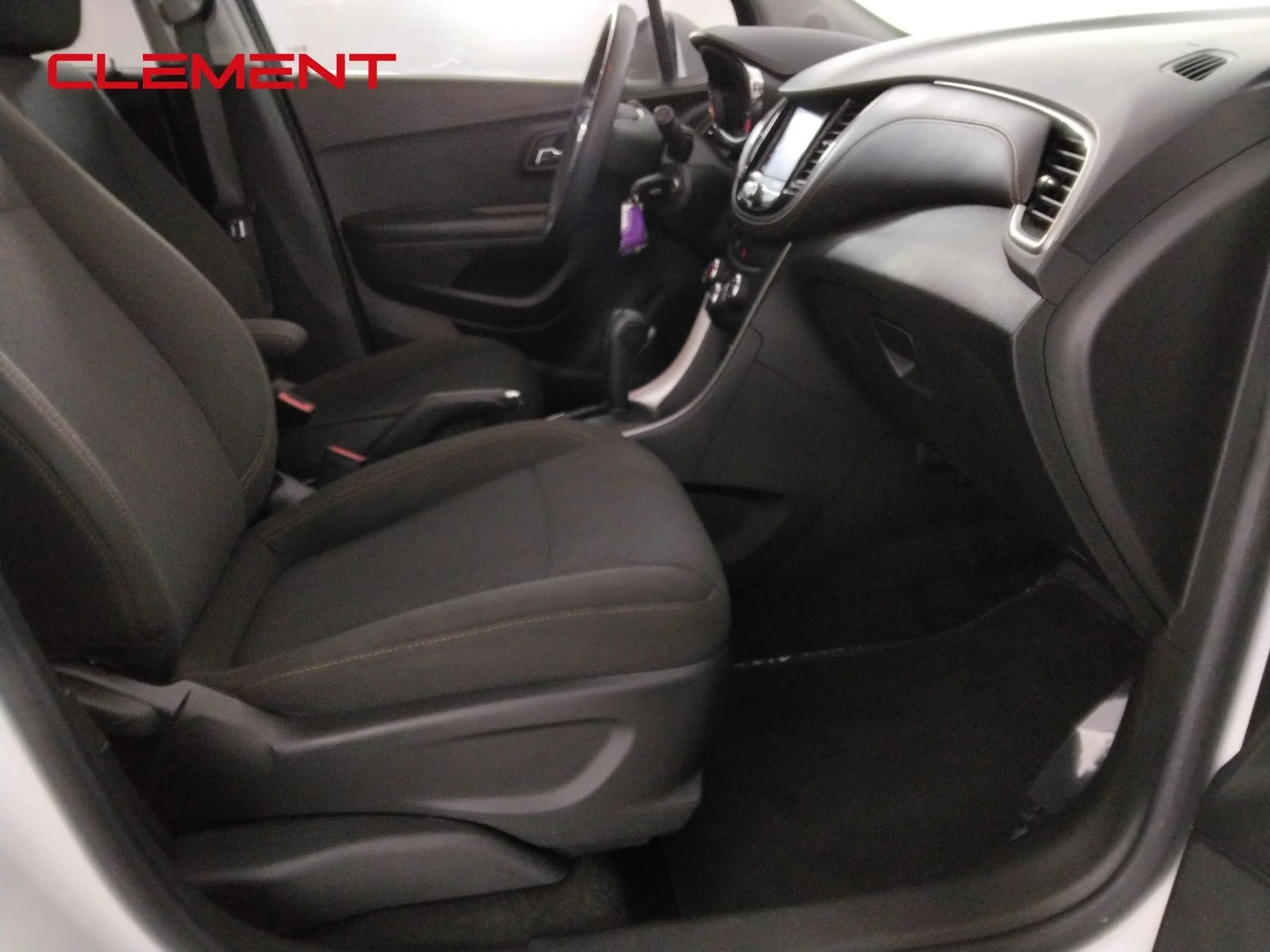 Used 2022 White Chevrolet LS image 28