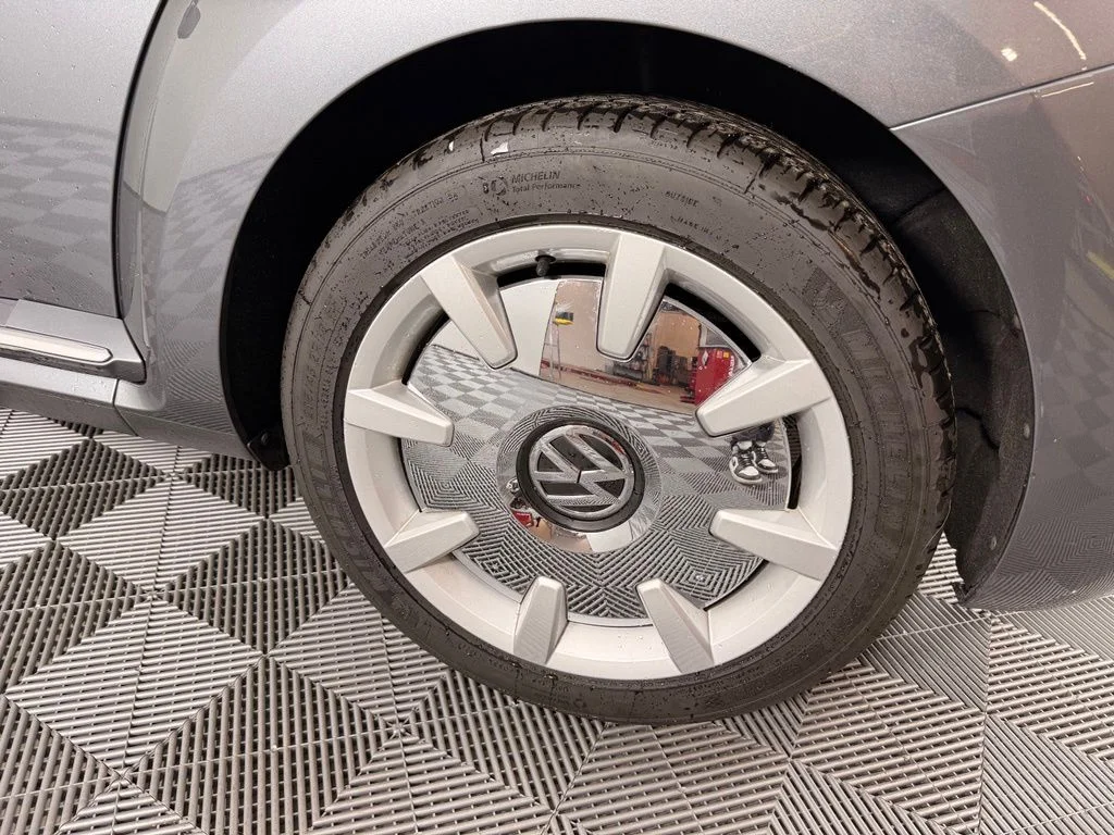 Used 2019 Gray Volkswagen 2.0T SE image 13