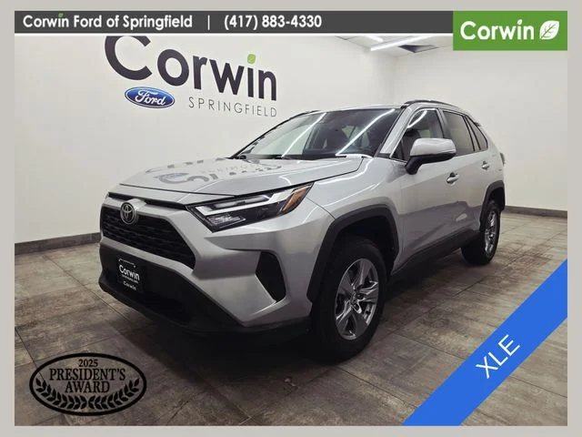 2022 Toyota RAV4 XLE FWD's photo