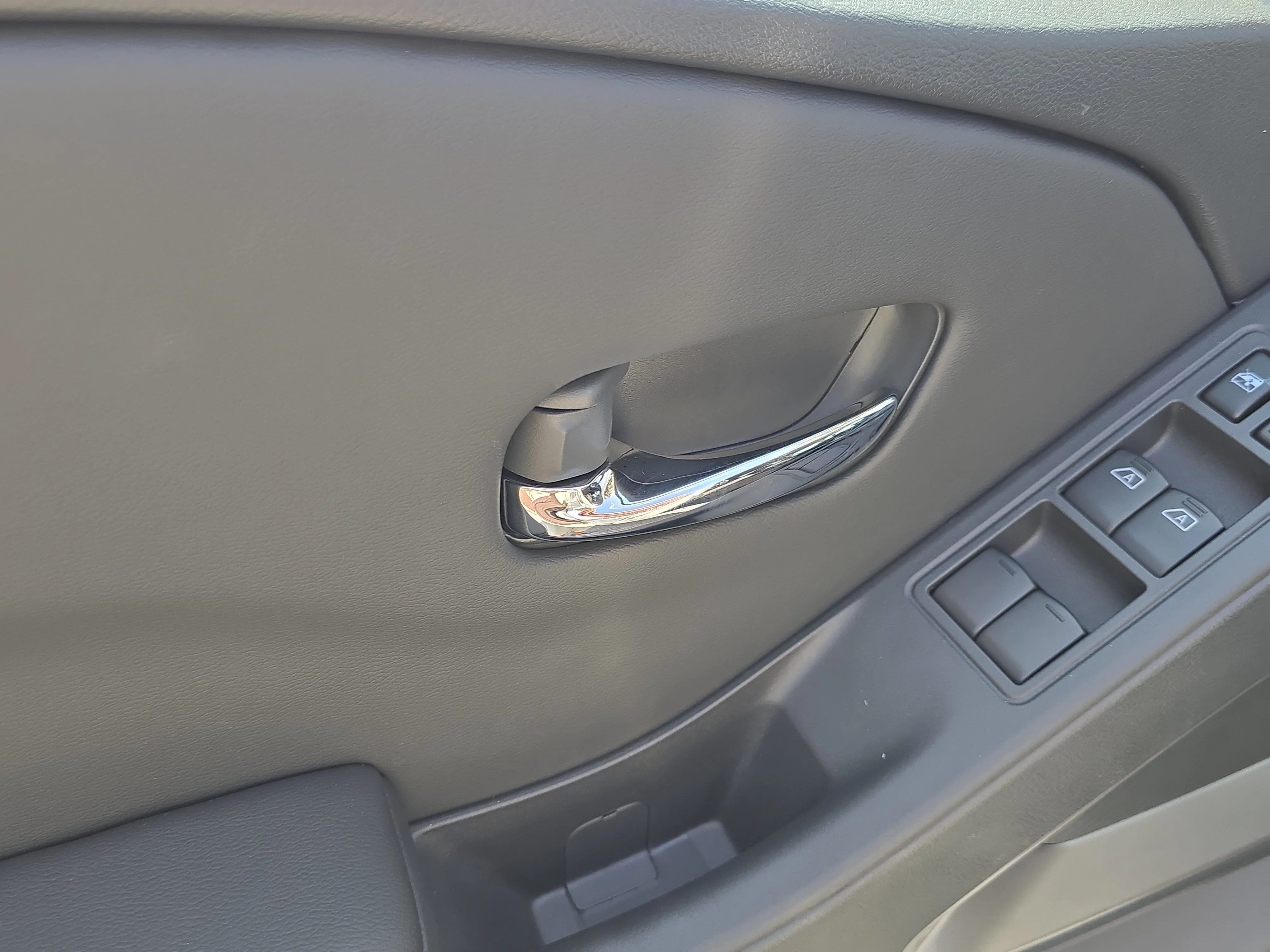 New 2026 Glacier White Nissan Crew Cab SV image 18