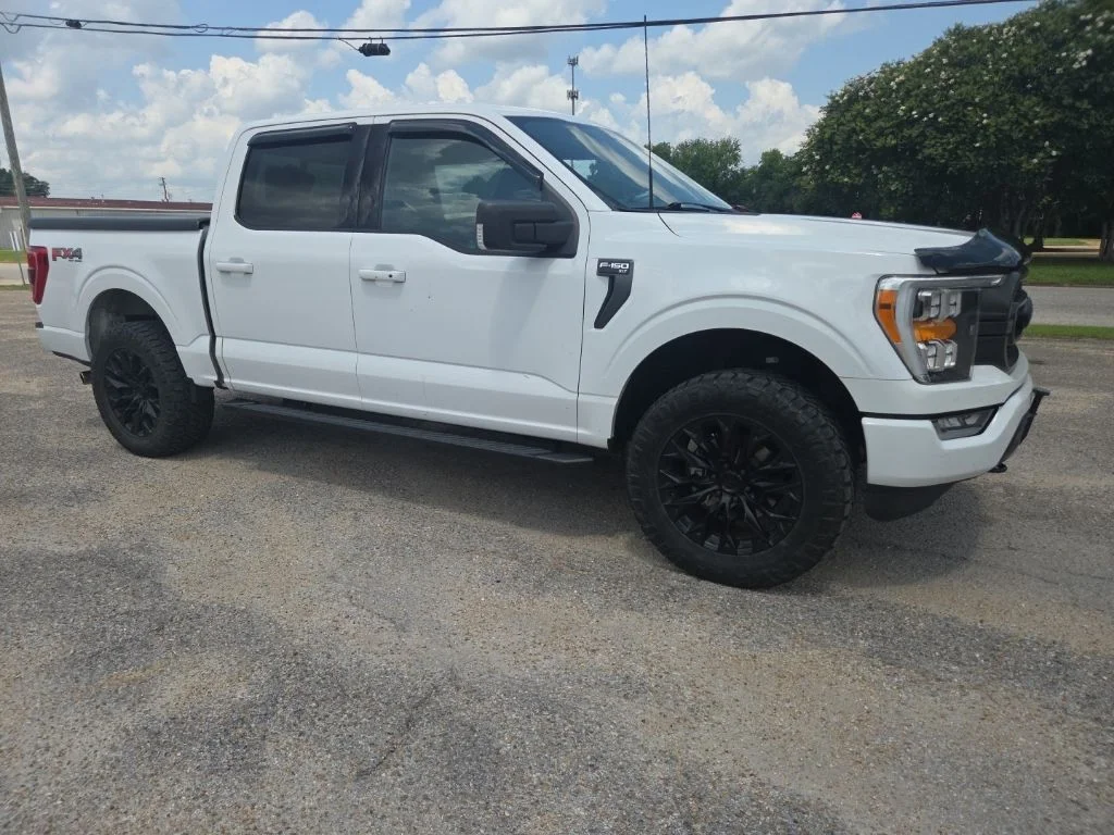 Used 2023 Oxford White Ford XLT image 13
