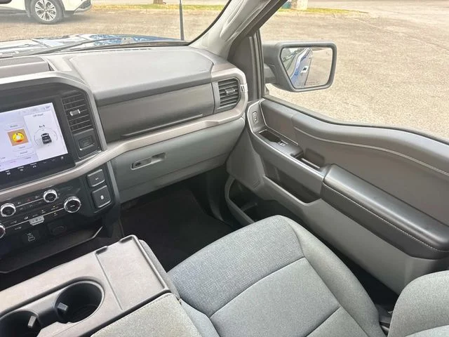 Used 2025 Blue Ford XLT image 18