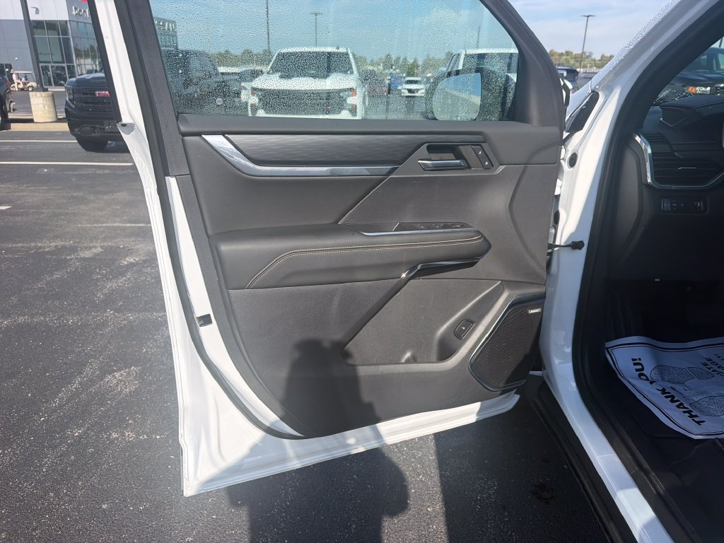 Used 2024 White GMC Elevation image 12