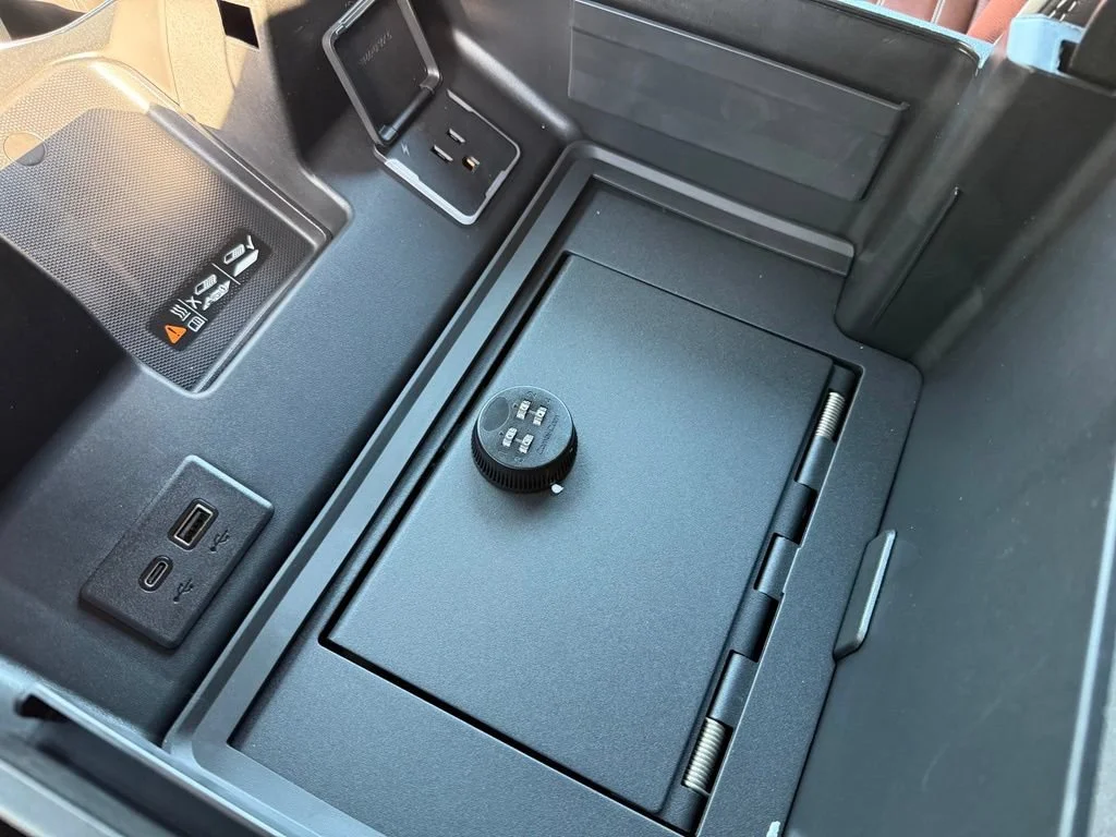 New 2026 Summit White GMC Denali Ultimate image 28
