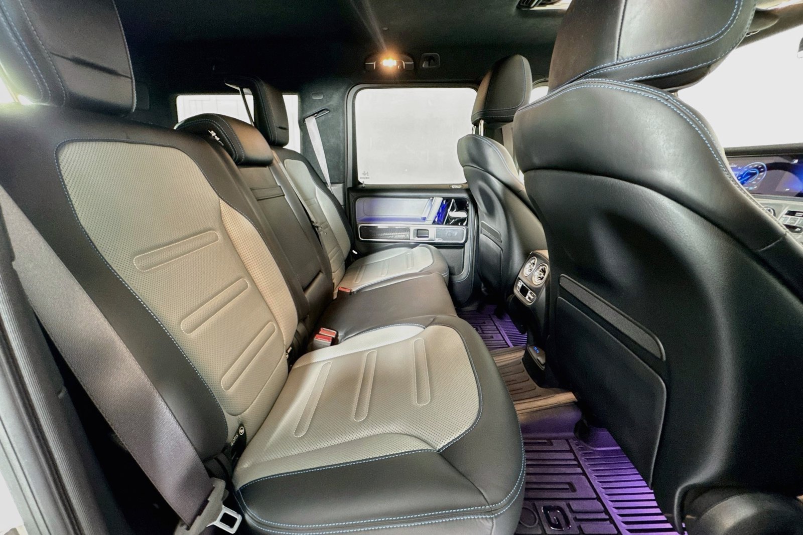 Used 2025 Manufaktur Moonlight White Magno Mercedes-Benz G 580e image 26