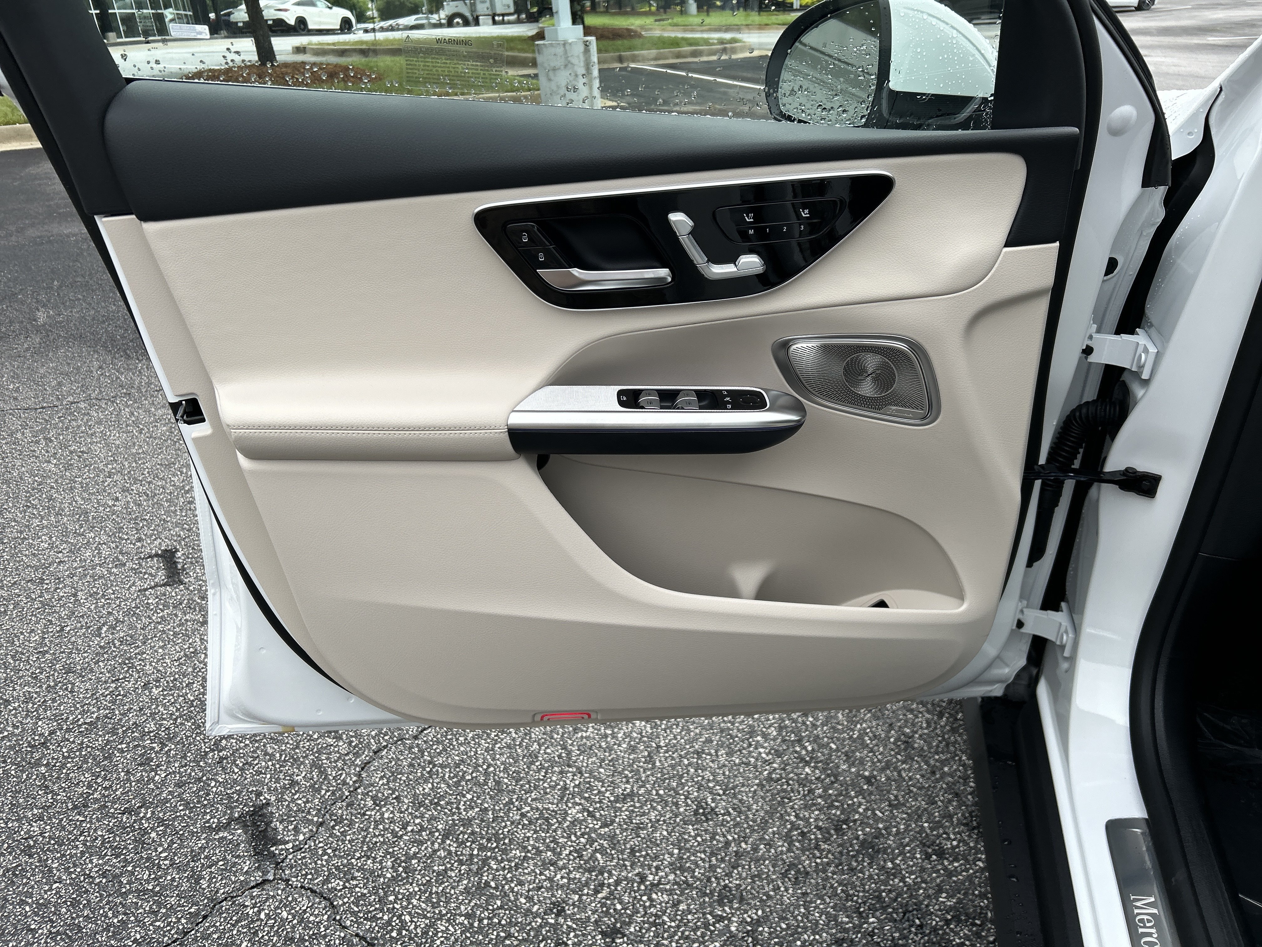 New 2026 MANUFAKTUR Moonlight White Metallic Mercedes-Benz GLC 300 4MATIC® Coupe image 17