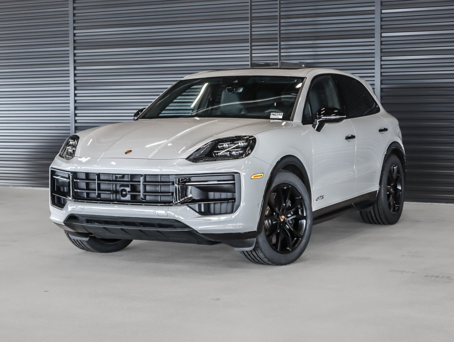 2025 Porsche Cayenne GTS's photo