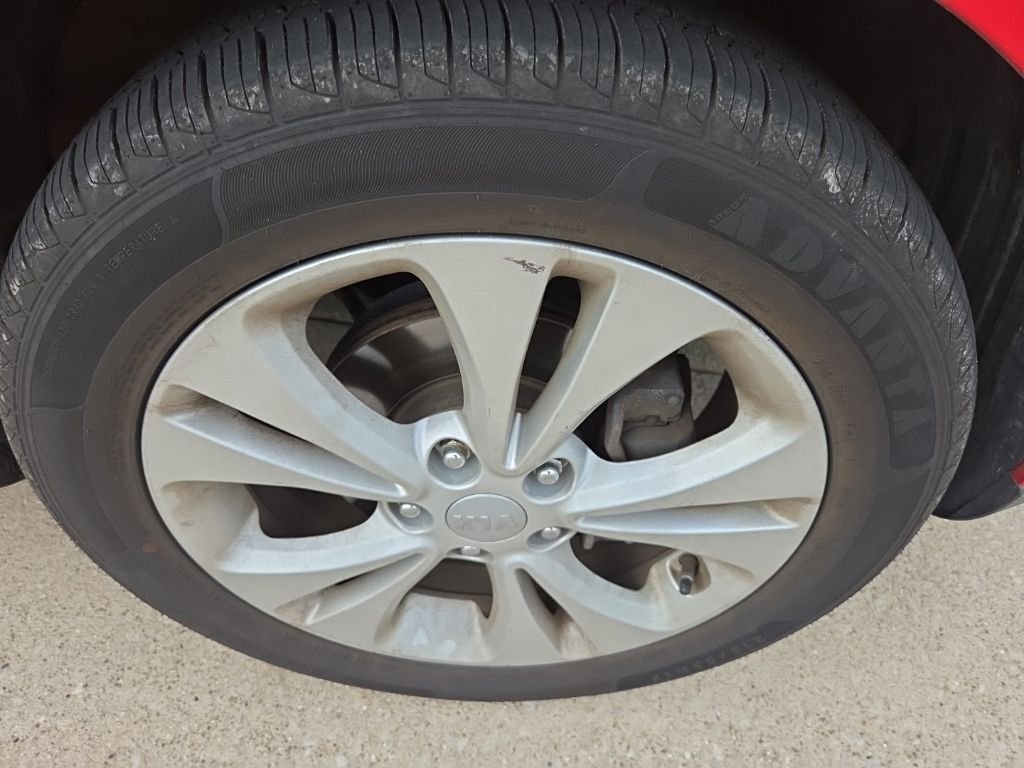 Used 2016 Inferno Red Kia Exclaim image 18