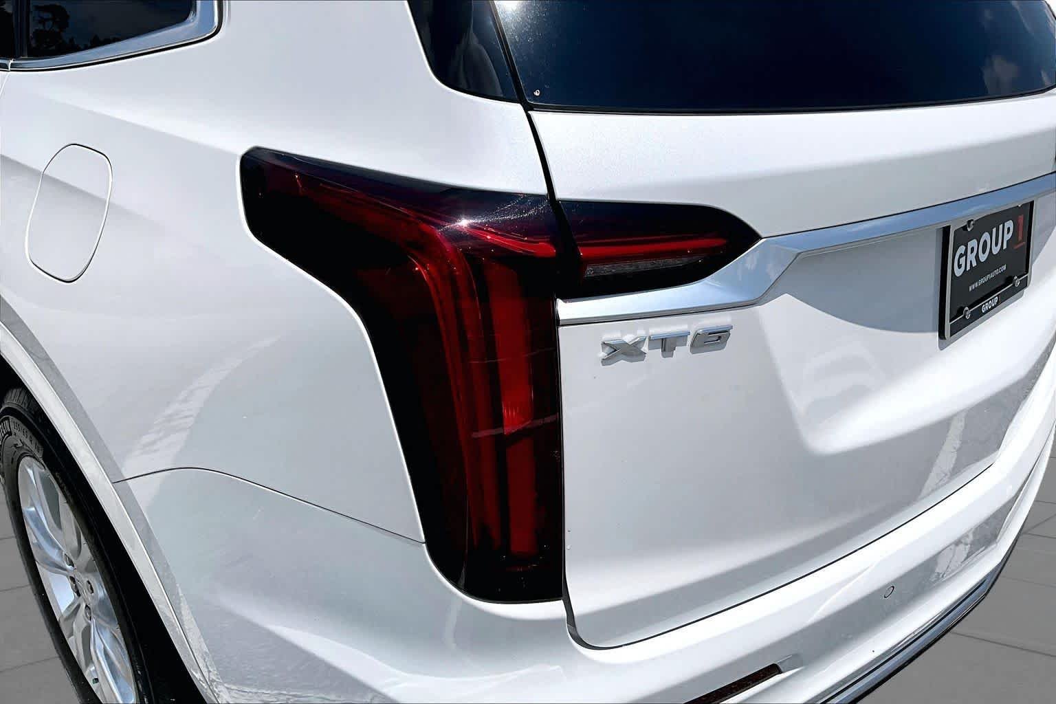 Used 2021 Crystal White Tricoat Cadillac Luxury image 29