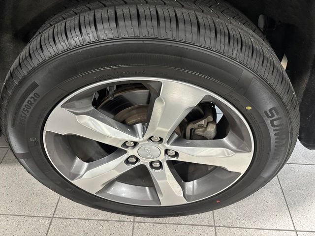 Used 2021 Diamond Black Crystal Pearlcoat Jeep Limited image 11