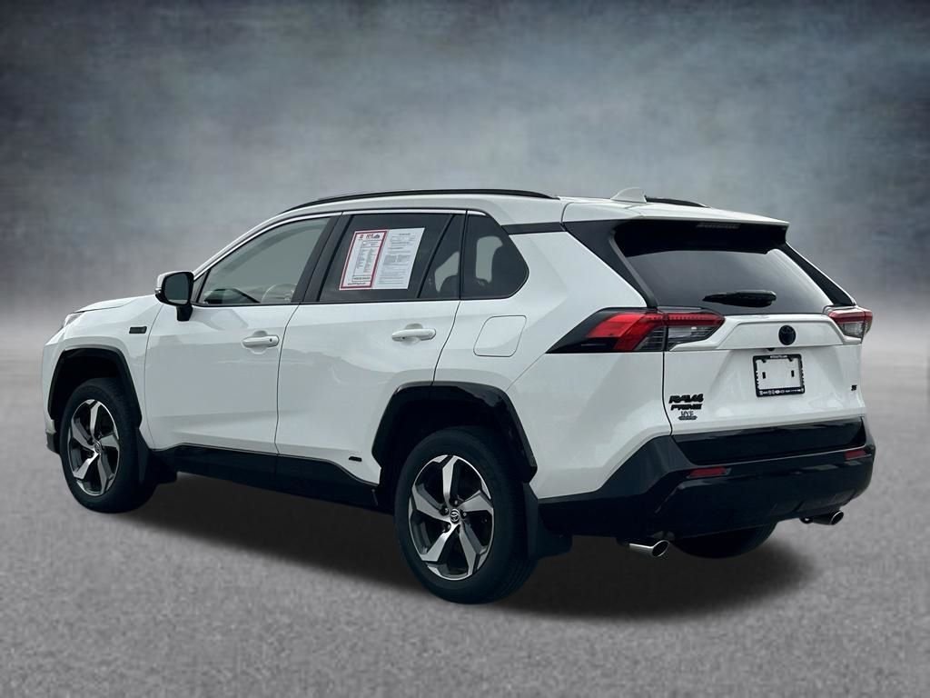 Used 2023 Ice Toyota SE image 3