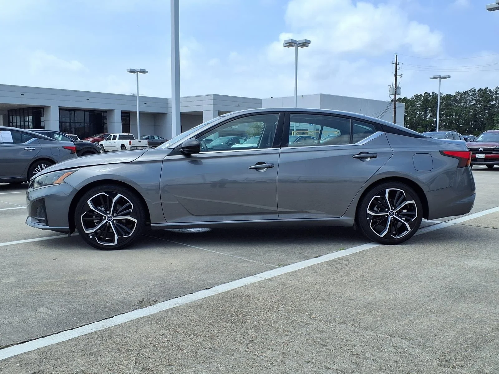 2024 Nissan Altima 2.5 SR Gray at Robbins Nissan