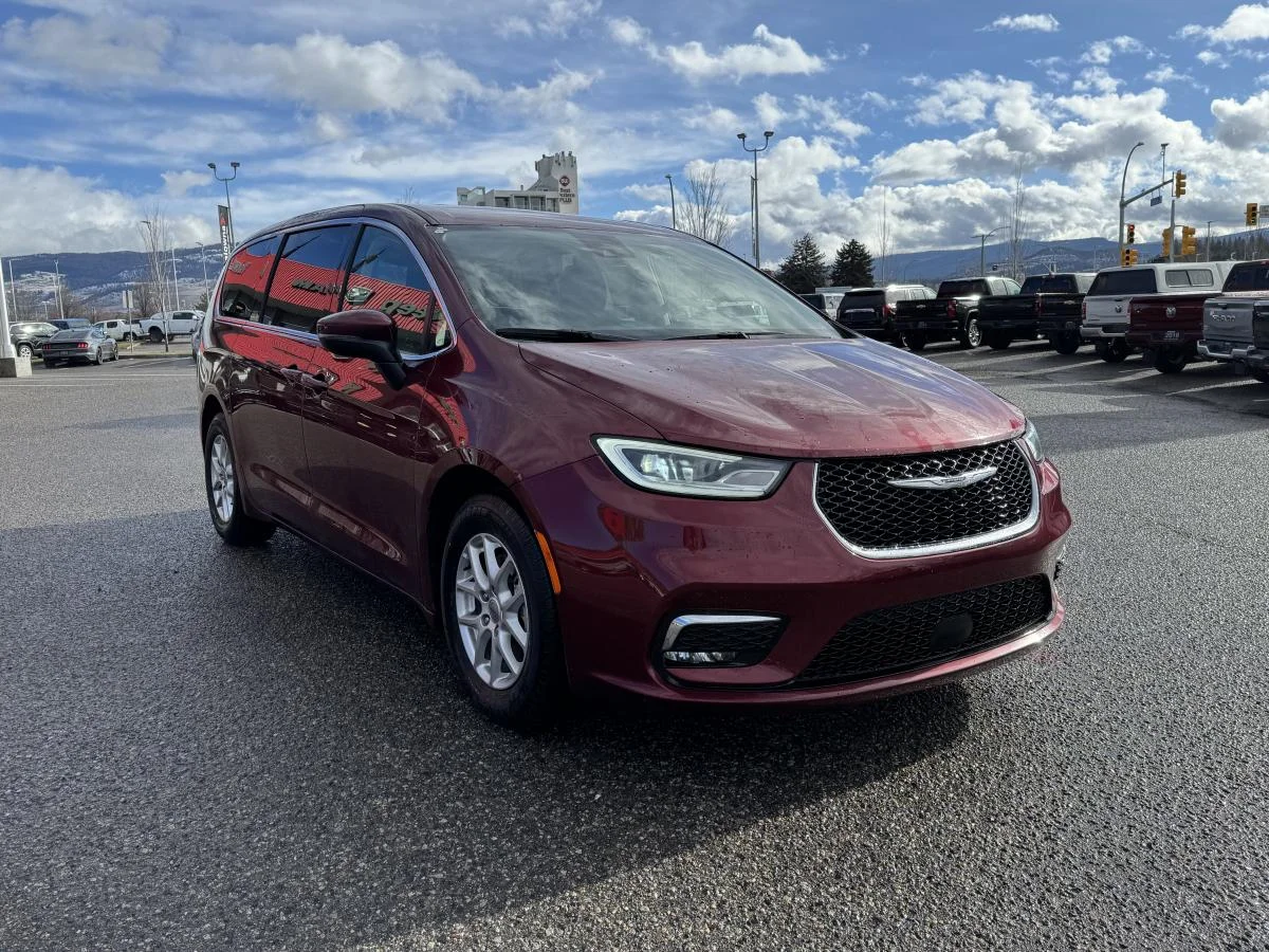 Used 2023 Red Chrysler Touring L FWD image 4