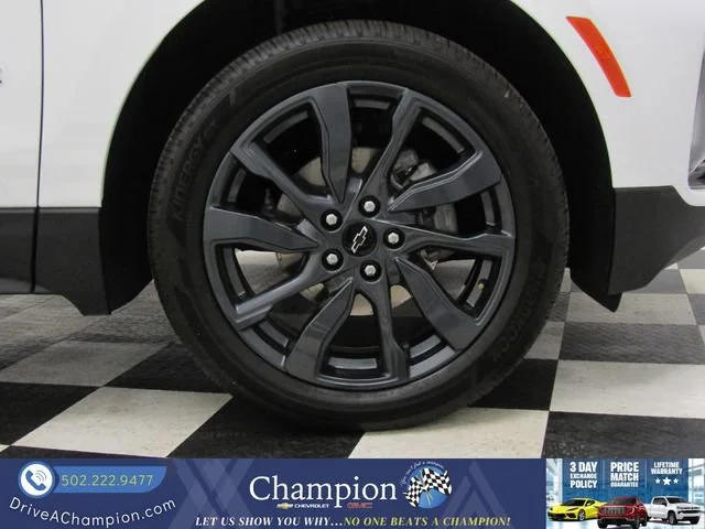 Certified Used 2023 Summit White Chevrolet RS image 3
