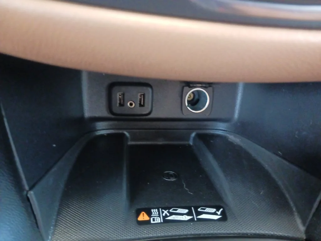 Used 2018 IRIDESCENT PEARL TRICOAT Chevrolet Premier image 29