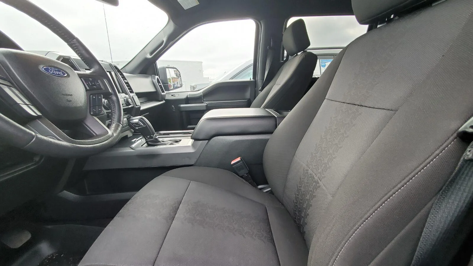 Used 2018 Magnetic Metallic Ford XL image 3