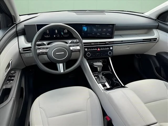 Used 2025 Green Hyundai SEL image 14