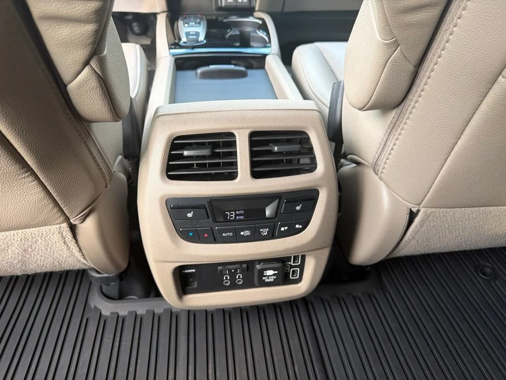 Used 2019 White Honda Touring 7-Passenger image 16